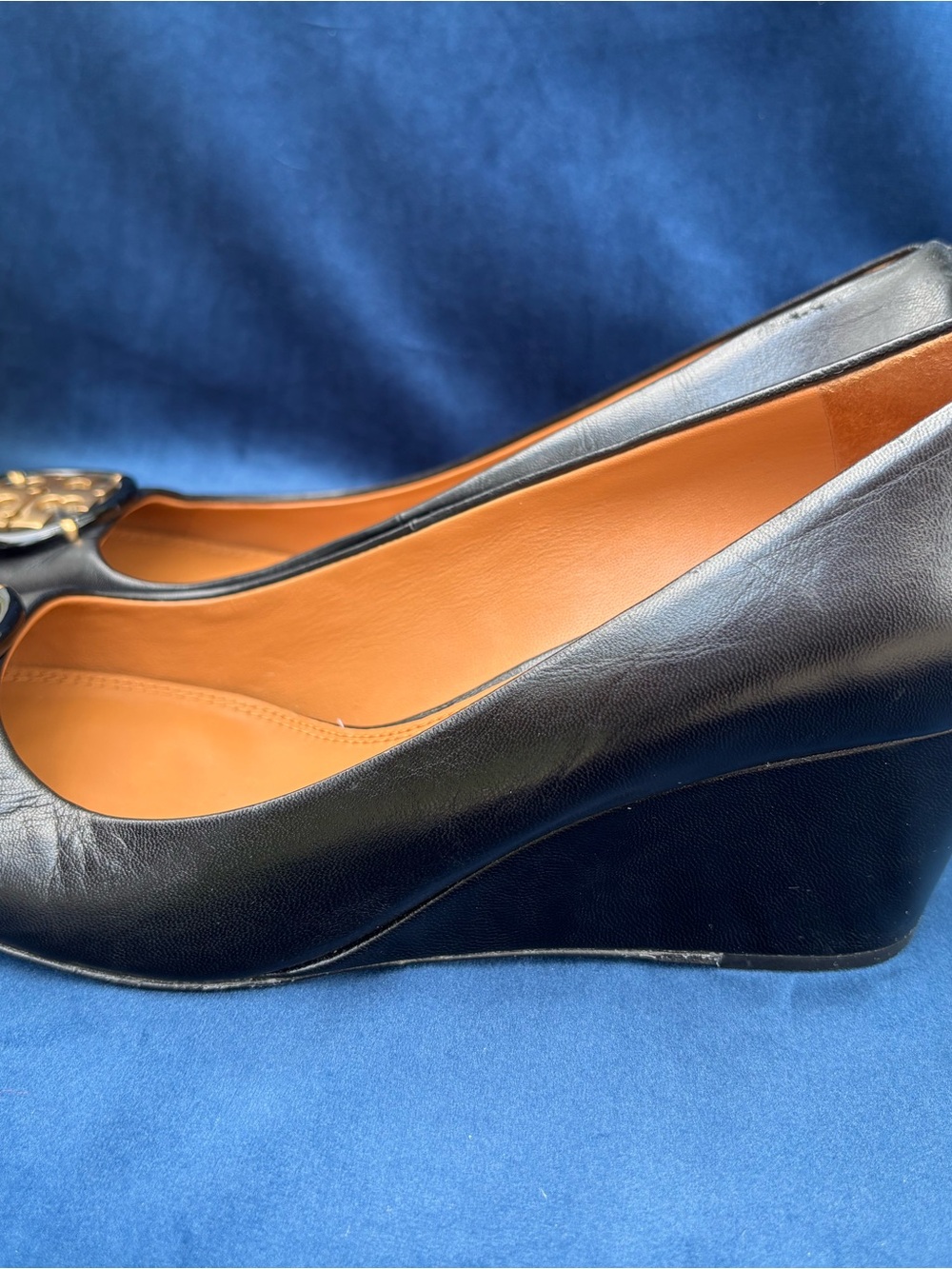 Tory Burch Black Leather Ballet Flats with Gold Logo Medallionw. Size 8.5 - Picture 4 of 11